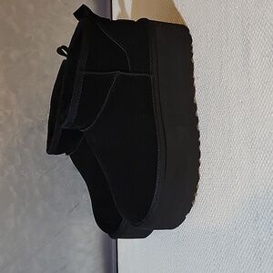 UGG 1135092 classic ultra mini platform boots in black.  New w/o box size 7.
